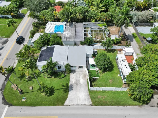 1607 Moffett St, Hollywood FL 33020