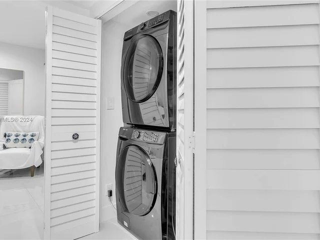 2911 N Ocean Dr, Hollywood FL 33019