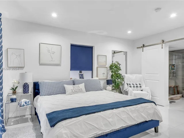 2911 N Ocean Dr, Hollywood FL 33019