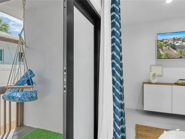 2911 N Ocean Dr, Hollywood FL 33019