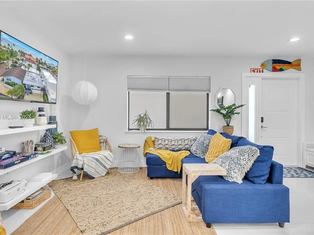 2911 N Ocean Dr, Hollywood FL 33019