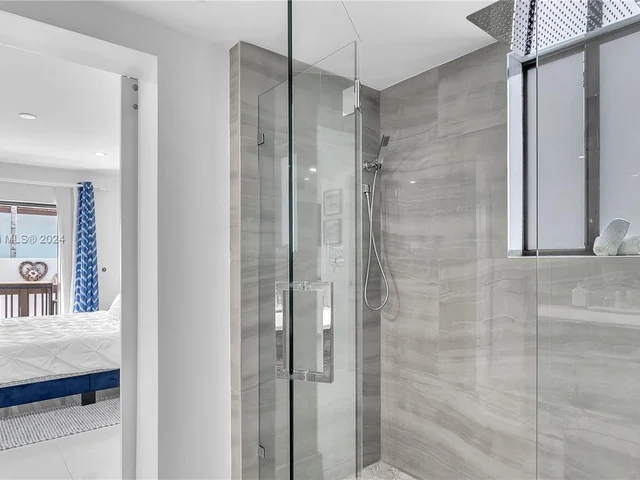 2911 N Ocean Dr, Hollywood FL 33019