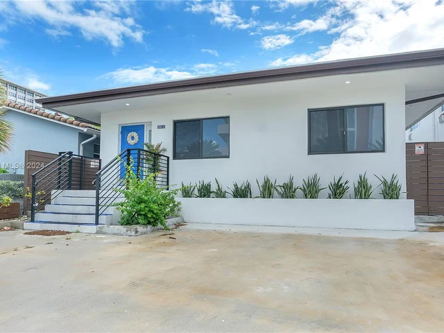 2911 N Ocean Dr, Hollywood FL 33019