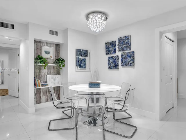 2911 N Ocean Dr, Hollywood FL 33019