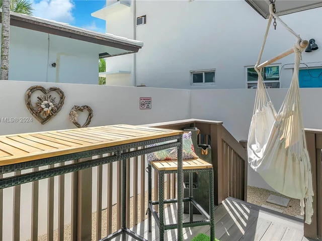 2911 N Ocean Dr, Hollywood FL 33019