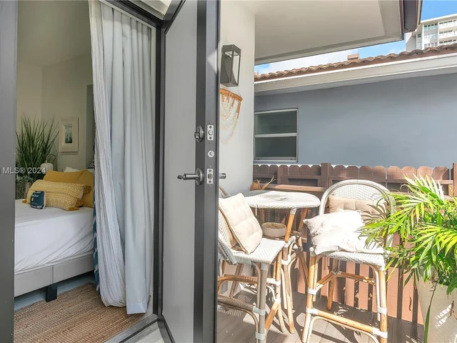 2911 N Ocean Dr, Hollywood FL 33019