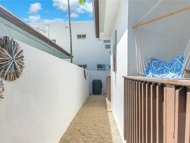 2911 N Ocean Dr, Hollywood FL 33019