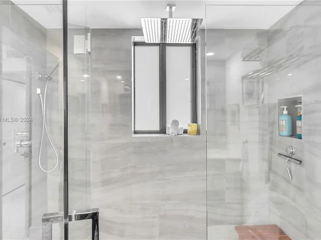 2911 N Ocean Dr, Hollywood FL 33019