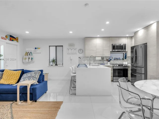 2911 N Ocean Dr, Hollywood FL 33019