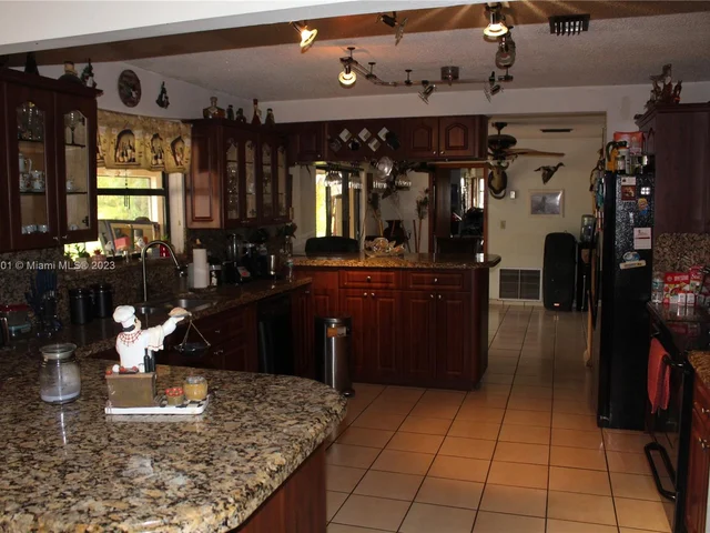 19471 SW 198, Miami FL 33187