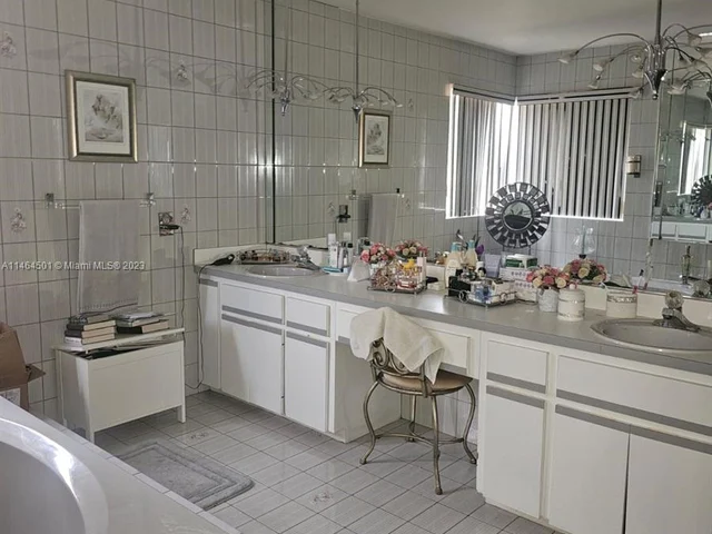 19471 SW 198, Miami FL 33187