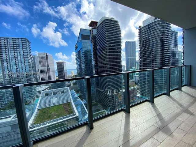 88 SW 7th St # 2709, Miami FL 33130