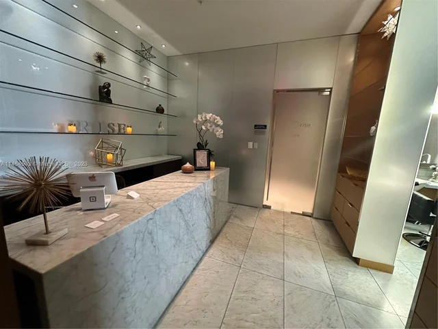 88 SW 7th St # 2709, Miami FL 33130