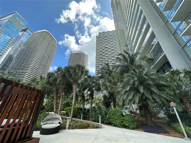 88 SW 7th St # 2709, Miami FL 33130