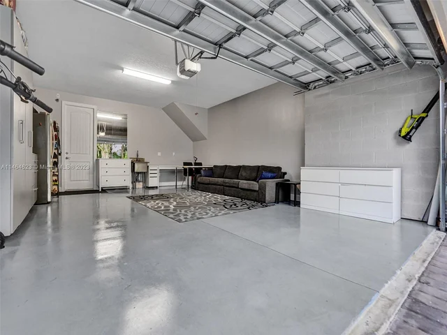 3813 Greenway Dr, Hollywood FL 33021