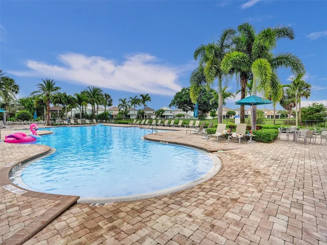 3813 Greenway Dr, Hollywood FL 33021