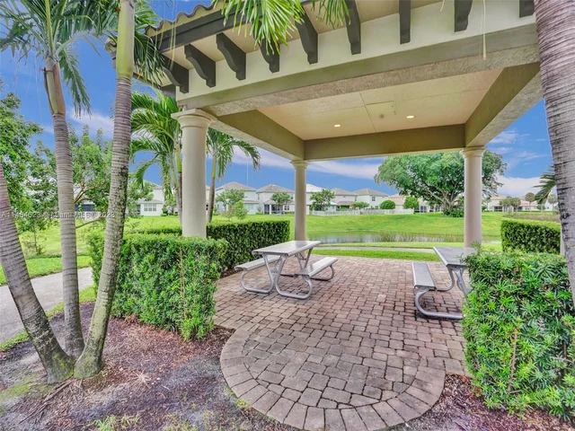 3813 Greenway Dr, Hollywood FL 33021