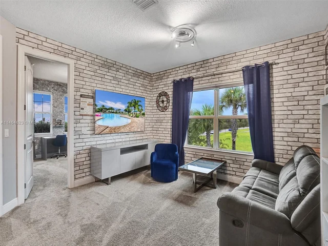 3813 Greenway Dr, Hollywood FL 33021