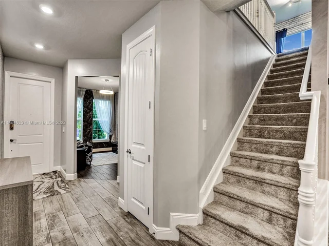 3813 Greenway Dr, Hollywood FL 33021