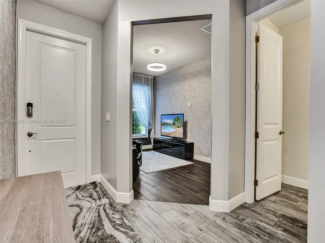 3813 Greenway Dr, Hollywood FL 33021