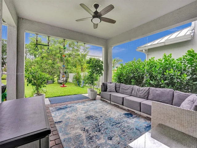 3813 Greenway Dr, Hollywood FL 33021