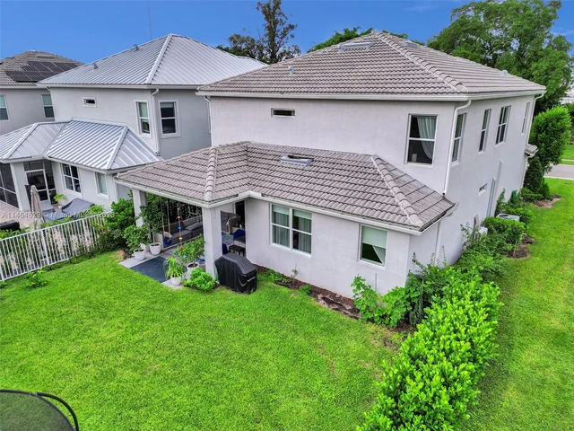 3813 Greenway Dr, Hollywood FL 33021