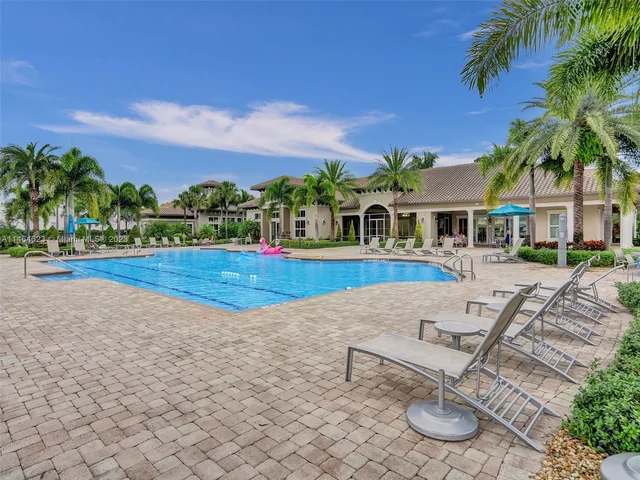 3813 Greenway Dr, Hollywood FL 33021