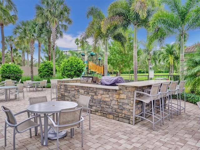 3813 Greenway Dr, Hollywood FL 33021