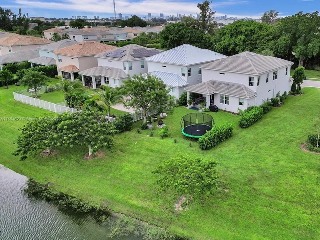 3813 Greenway Dr, Hollywood FL 33021