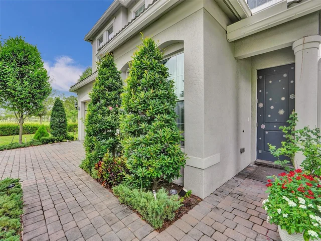 3813 Greenway Dr, Hollywood FL 33021