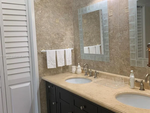 3725 S Ocean Dr # 1217, Hollywood FL 33019