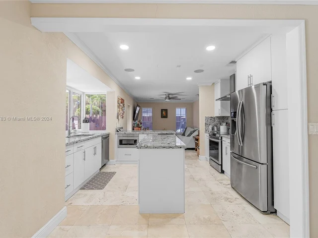 6420 Dolphin Dr, Coral Gables FL 33158