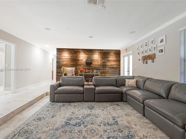 6420 Dolphin Dr, Coral Gables FL 33158