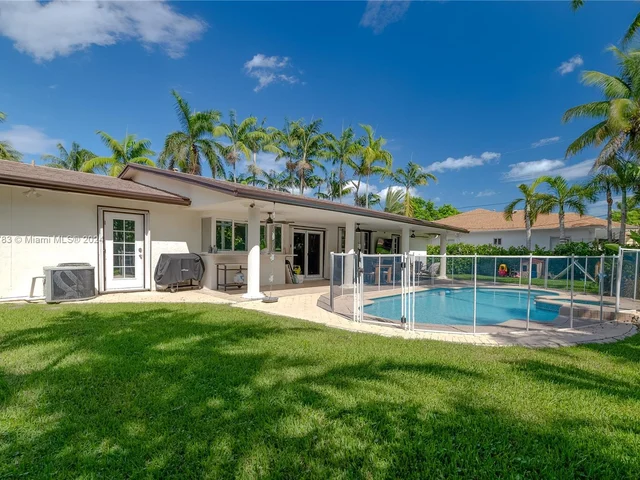 6420 Dolphin Dr, Coral Gables FL 33158