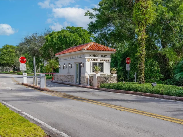 6420 Dolphin Dr, Coral Gables FL 33158