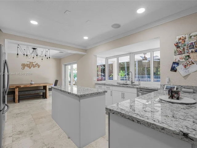 6420 Dolphin Dr, Coral Gables FL 33158