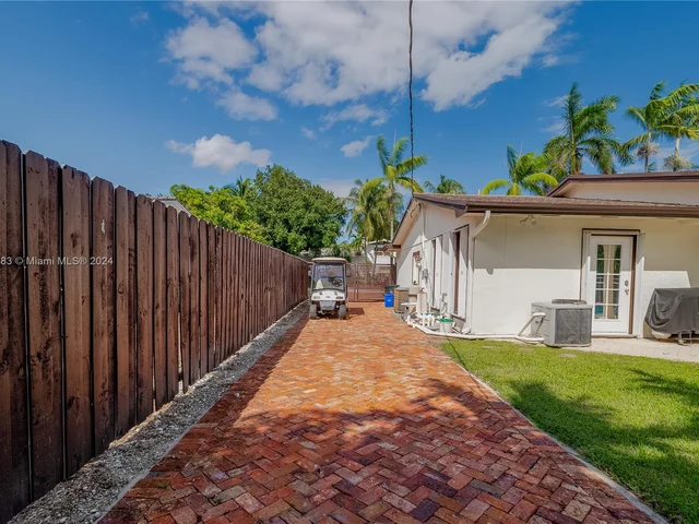 6420 Dolphin Dr, Coral Gables FL 33158