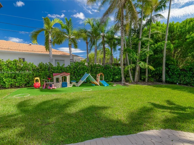 6420 Dolphin Dr, Coral Gables FL 33158