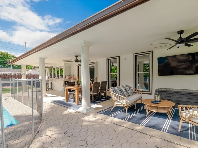 6420 Dolphin Dr, Coral Gables FL 33158