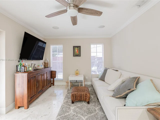 6420 Dolphin Dr, Coral Gables FL 33158