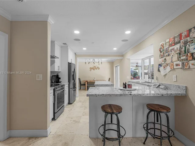 6420 Dolphin Dr, Coral Gables FL 33158