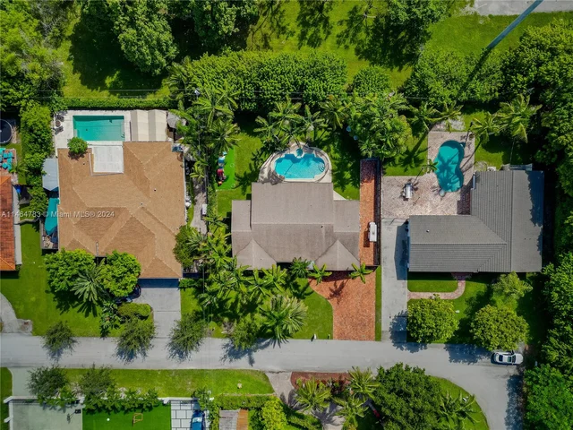 6420 Dolphin Dr, Coral Gables FL 33158