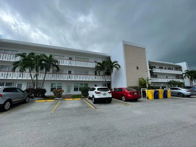 308 Wellington D # 308D, West Palm Beach FL 33417