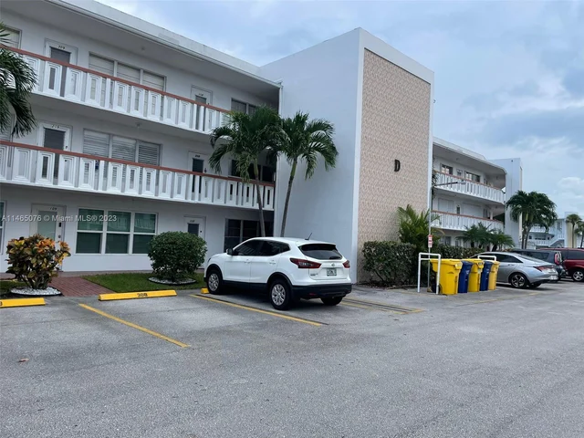 308 Wellington D # 308D, West Palm Beach FL 33417