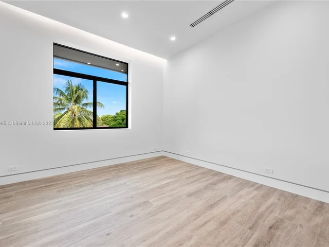 1875 NE 193rd St, Miami FL 33179