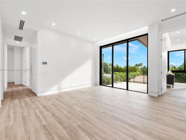 1875 NE 193rd St, Miami FL 33179