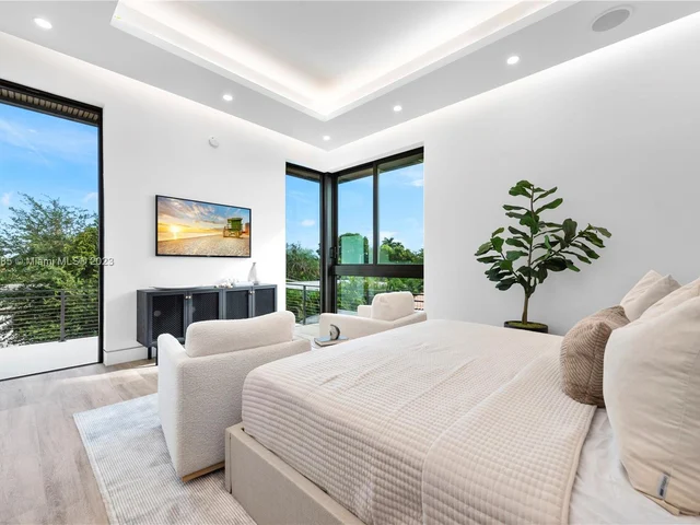 1875 NE 193rd St, Miami FL 33179