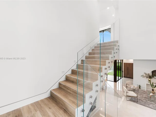 1875 NE 193rd St, Miami FL 33179