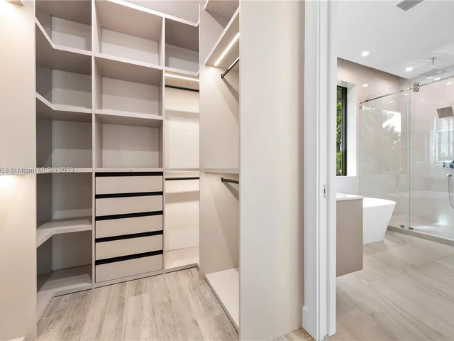 1875 NE 193rd St, Miami FL 33179