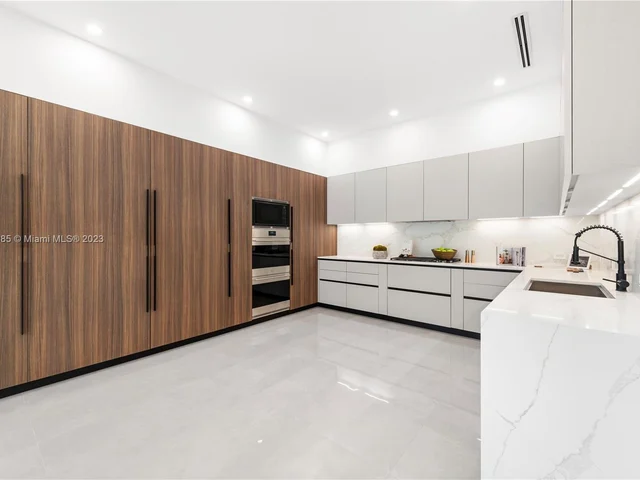 1875 NE 193rd St, Miami FL 33179